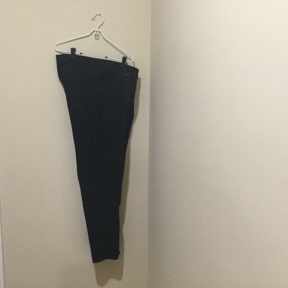 Black Jeans skinned super stretch.  Size 20.   Perfect condition.